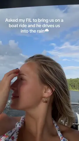 But hey, i cant complain because we got to go on a boat ride😁🌧️ #hehehe #foryoupage #fypage #fyppppppppppppppppppppppp #rain #lakelife 