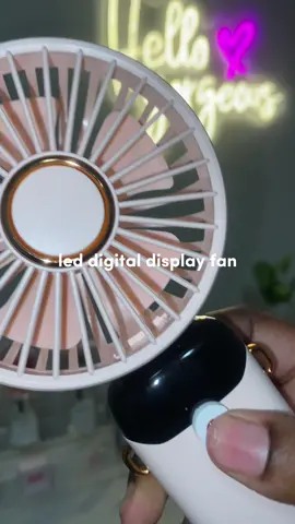 I’m obsessed with these mini fans because it is sooo hot outside but these really come in handy!! 😊😊 #fyp #tiktokmademebuyit #tiktokshop #dealsfordays #minifan #minifanportable #portablefan 