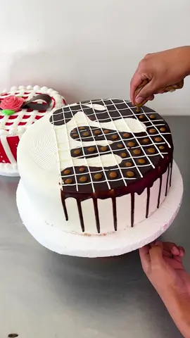 Decorado de torta con chocolate #foodtiktokcake #videosviral #cakedecorating #cake 