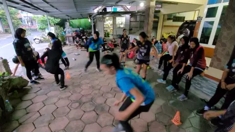 waktunya latihan outdoor malah hujan, tetep gerak dong... #gavo #gavosalatiga #gayeng #volleyball #voli #salatiga #jateng #indonesia #volleyballworld #volleyballplayer #volleyballgirls #volimaniaindonesia #volimanis #fyp #tiktok 