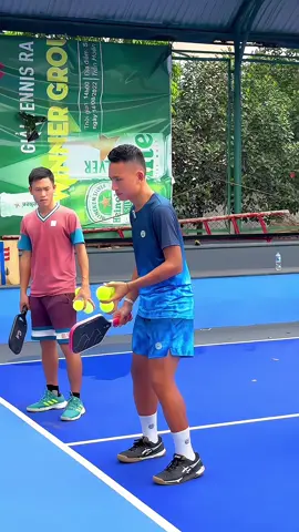 Hãy thật thoải mái và thả lỏng người khi bước vào sân các bạn nhé! Môn này yêu cầu những nhịp điệu thật mềm mại. Chúc các bạn thành công! 🫶 #tunghp #pickleballvietnam #daypickleballtop1hp #vstpickleball #yeuthethao #vuikhoecoich #pickleballhp