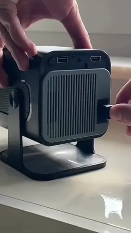 Projetor Hy320 Android Wi-fi Hd 390 Ansi Espelhamento celular.  Link na Bio.  #shopee  #achadinhosdashopee  #filmes 