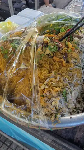 Mít Thấu món ăn dân dã hấp dẫn. Kiệt 18 đường Đặng Dung, phường 2, Đông Hà, Quảng Trị, bán 14 giờ hàng ngày.