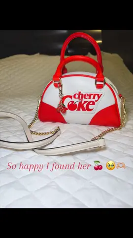 Throw it in the 🛒 #cherrycoke #coach #coachoutlet #tjmaxx #cherrybag #tjmaxxfinds #bagtok #fypage #retailtherapy #girlygirl #cutefinds #softgirl #happygirlera #pursetok #viralbag #asthetic #shoppinghaul #cherrycharm 