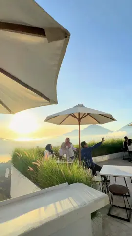 Good Morning Everyone🌤️ #montanadelcafe #montanacafekintamani #sunrise #kintamanimorning #bali 