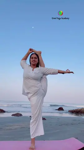 lets learn moŕning yoga with urmi pandya accadmy hip streching leg streching flexibility beach yoga#legstreching #flexibility #streching #morning #yoga #urmi #pandya #accodmy #hip #stretching #foryou___foryou___fpryou #unitedkingdom #uk 