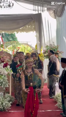 sumringah banget, apalagi di video  terakhir 😁🫰🏻 #virreldaffa #ponorogo #cucuklampah #cucuklampahjawatimur #cucuklampahcantik #cucuklampahponorogo #jathilponorogo 