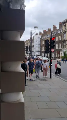 #London #london #londonlife #londontiktok #crimetiktok #crimestories #centrallondon #britishmuseum #crime #pickpockets #britishmuse 