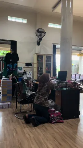 Proses pembuatan kaos #percetakan #percetakansofasco #percetakanmurah #fyp #textile 
