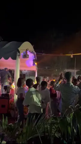 te Minang Te asik😅🤣#soundviral #nttpride🏝🔥 #lembata #gensetspeed #lewatberanda #thebassaudio #party #soundviral #party 