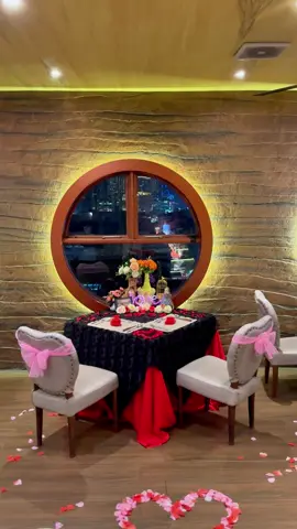 Siapa yang mau ajak pasangan kamu dinner? Bagi kamu yang mencari tempat dinner yang romantis, di Sirocco Rooftop Bistro ada paket romantic dinner lho! HANYA 550K/nett/couple !! Udah include dengan Set Meja Dinner, Soup, Salad, Dessert, Drink, dan pilihan maincourse beef, chicken dan salmon. Yuk buruan reservasi sekarang, DM admin yaa😍 #romanticdinner #dinner #hermespalacehotelmedan #steak