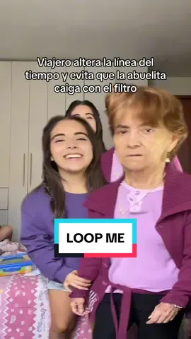 Viajero altera la linea del tiempo y evita que la abuelita caiga con el filtro loop me 😲 #filtrosdeyisus #memestiktok #humor #viajerodeltiempo #loopme 