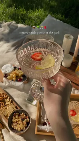 tag a friend you want to go on a picnic with 🧺🍓 #picnicaesthetic #summerpicnic #picnicideas #thatgirlaesthetic #summervibes #picnicdate #aestheticvibes    