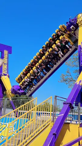 #JelajahLiburan FLYING TORNADO🔥🔥 . Yang berani naik wahana ini memang MENYALAAA JANTUNGNYAAA🔥🔥🔥 . Kalo aq cuma videoin aja dah drpd sesek nafas diatas sono🫣🤣 #jatimpark #jatimpark1 #explorejatimpark #malang #exploremalang #wahanaextreme #flyingtornado 