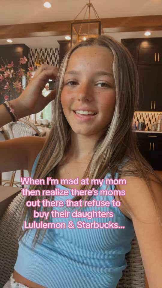 Love youuuu mom 😂💕🫶🏼 #starbucksdrinks #starbucks #lululemon #Lifestyle #preppy #funny #funnyvideos #mom #momanddaughter #daughters #teens #fypシ゚viral #lulu 