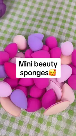 I love this mini beauty sponge !!!😍😍#makeupsponge #beautysponge #sponge #minisponge#makeup #makeuptools #powdersponge #powderpuff #beautypuff #makeuppuff 