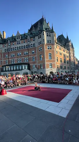On a adoré danser devant le magnifique Château Frontenac! 😍 #dogdance #doglover #talented #dogtrainer #spectacle #freestyledog 