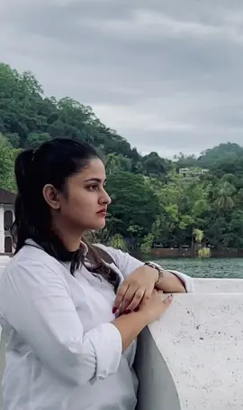 ආදරේ නොවෙද හැමවෙලේ මේ ගමන ඇරඹුවේ…✨🤍 #maneeshadunukara 