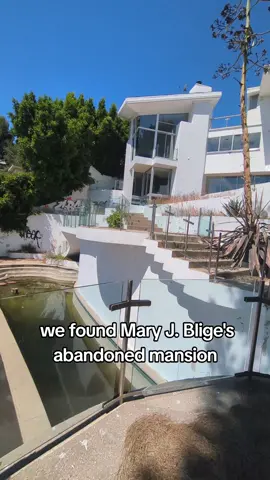 I can't believe the car we found inside!!  #maryjblige #urbex #fyp #viral #abandoned #hollywood #mansion #explore 