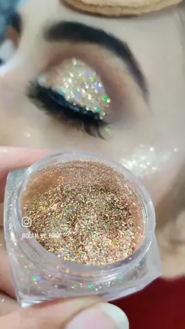 This bride looks pretty on her walima day 💝🌸#mybride #viral #fypシ #foryou #gujranwala #bride #glitteryeyes #bridalmakeup #walima #walimamakeup #walima_vibes 