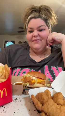 Whats up Everybody🩵 #foryoupage #FYP #DoubleFiletOFish #Nuggets #Fries #Mukbang #EatWithMe #Foodie #Viral #HattiesburgMs #ThatGoodGood 