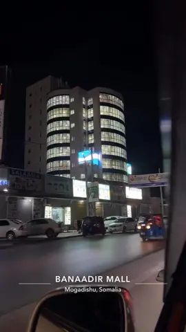 goodnight from mogadishu🇸🇴✌🏾#somalia #mogadishu #xamar #somalitiktok #muqdishotiktok #nightvibe #somali #soomaali #xamarcadey #somaliarmy #somaligirls #foryoupage #fyp #fypage #city #foryou #fypツ 