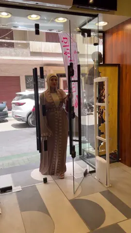 انتى عليكى مواصلاتك و احنا علينا انبساطك🔥❤️ اللى جااى دلع #فاشونيستا بدأت خصومات يعنى رساله وصلت 🔥🔥 فستان سواريه بـ ٢٥٠ ج و كميه بعدد عيون اللى مركزه مع فاشونيستا😉😂مستنينكم بكره ف فرع ٢ الساعه ١٠ صباحا