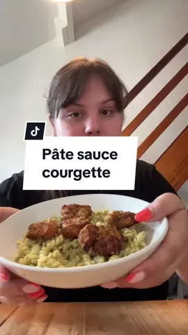 - courgette  - 1cas d’huile d’olive  - eau de cuisson  - crème légère  - ail, sel, poivre  -pates  #reequilibragealimentaire #pertedepoids #recettefacile #recetterapide 