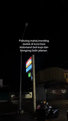 Kedepannya mau gimana ya?#indomaret #sadvibes #capek #istirahat #rehatsejenak #galau #pulang