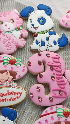 Strawberry Shortcake 🍓🍰  -Meringue powder Modernmountainflour  -Food Gel Color  Chefmaster -Food Coloring Markers  Chefmaster/  Tweets cookie connection/  Bakerpan #cookie #artbymeows #คุกกี้ #royalicing #royalicingcookies #baking #cookies #royalicingcookies #strawberryshortcake #strawberryshortcake2003 #strawberry 