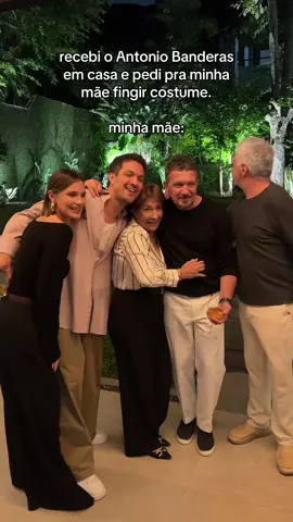 ela sem fingir costume algum 😂