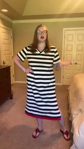 Such a cute midi t-shirt dress! It’s lightweight for those hot summer days. #mididress #SummerFashion #tshirtdress #midsizefashion #fashionover40 #teacheroutfit #momfashion #teacherfashion 