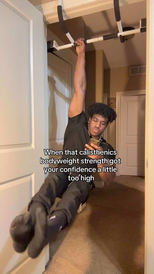 That strength don’t mean nothing sometimes🤣 #foryou #viral #calisthenics #relatable #funny #workout #GymTok #Fitness #fypシ 