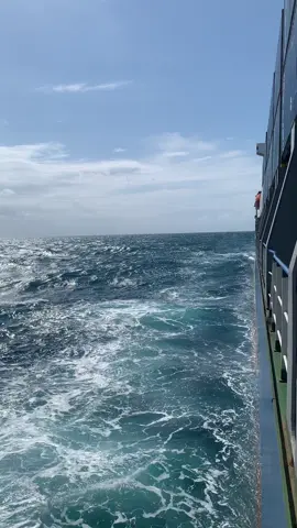 “Langit dan laut saling membantu,,insyaallah kita bsk akan direstu”😅#fyp #fypシ゚viral #javasea #laut #langit #kapal #pelautindonesia 