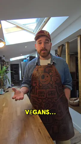Les Vegans. Ça à l'air d'être un sujet qui vous passionne et vous déchaîne !  À titre personnel je ne les vois ni comme une menace, ni comme des ennemis. J'ai même pas mal de point commun avec eux !  Déjà comme eux, je pense qu'ils faut faire bouger les choses. Alors certes, je n'ai pas du tout la même vision qu'eux, mais l'idée est grosso modo la même, l'industrie de la viande est problématique, et il faut qu'elle s'améliore !  Il existe des nombreuses solutions, l'arrêt de la viande en est une. Moi je suis plus pour une consommation raisonnée et autant que faire possible locale ! Faire travailler ses artisans, et surtout l'élevage Français !  Arrêtons d'aller dans les fast food qui sont responsables en grande partie de la trop grosse accessibilité de la viande bas de gamme et bon marché ! La viande est un met compliqué à produire et qui prends du temps, cela ne peux pas être 