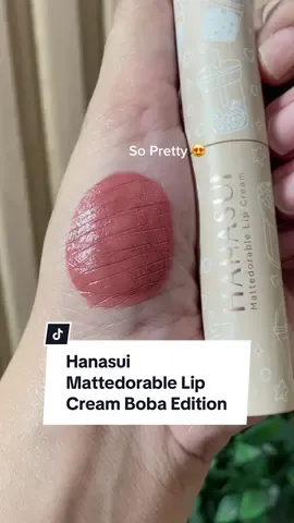 Hanasui Mattedorable Lip Cream Boba Edition punya tekstur creamy yang mudah diaplikasikan dan hasil akhir matte yang tahan lama. Warnanya pigmented dan beragam, cocok untuk berbagai kesempatan. Plus, packaging-nya yang terinspirasi boba terlihat sangat cute dan unik! Cocok banget untuk kamu yang suka tampil trendy dan playful. #jaminanhargaterbaik #jaminanhargatermurah #shopmaster #wibgajian #promoguncang77 #hanasui #hanasuilipcream #hanasuibobaedition #lipcream #pigmentation #pigmented #velvetfinish #lipstick #lipcreamviral #pilihanmamagigi #fyp #fypシ #fypシ゚viral #fypage #foryou #foryoupage 