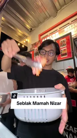 Malam minggu gw kalo di Cirebon udah ga pusing, tinggal nongki si atas aje sambil nyeblak Wkwkwk #mas_nizar 
