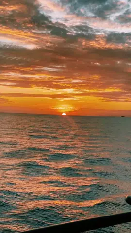 “Salah satu peran yang paling kuat, adalah melawan kerinduan pada seseorang”  #storypelaut #dewa19kangen  #pelautindonesiatiktok #pelautindonesia🇲🇨🇲🇨 #sunset #fyp #fyppelaut #sadvibes🥀 #pelautbugis 