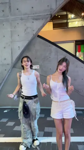 \\٩( 'ω' )و //   @juls 