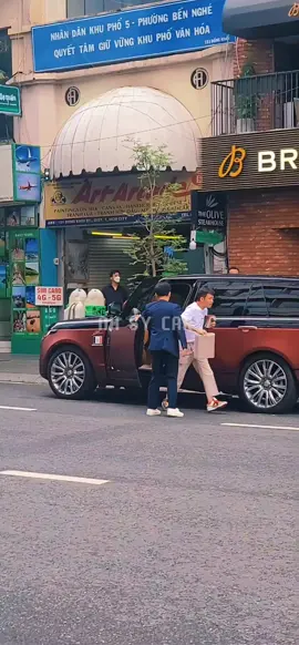 Bắt gặp Idol Minh Nhựa cầm lái siêu phẩm hơn 20 tỷ xuống phố #rangerover #supercar #minhnhua #supercar #tiktok #nhatlinhsycarr99 