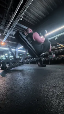 Last set of 3x15  #incline #dbpress #chest #pushday #pushworkout #strongman #strongmantraining #strong #strength #strengthtraining #strengthandconditioning #power #powerlifting #powerbuilder🦍 #powerbuilding #gym #iron #ironaddicts #teamcerberus 