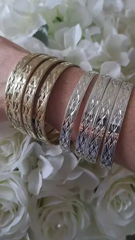 gypsy stacking bangles available in our tiktok shop.  #gypsybangles #stackingbangles #goldplatedjewellery #stainlesssteeljewellery #silverplatedjewellery #bangles 