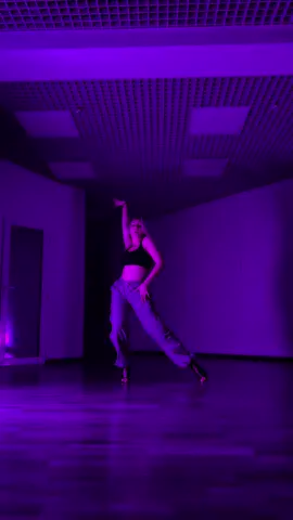 high heels💙#dance #move #fyp #choreography #highheels 