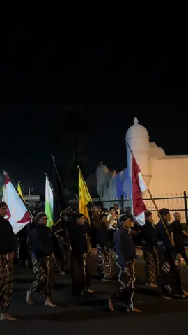 Hajad kawulo dalem mubeng beteng 1 suro kraton jogja #kratonjogja #jogjaistimewa #jogja24jam #berandafyp #fypシ゚viral #berandafypシ #humasjogja #jogjaku #kratonngayogyakartahadiningrat 