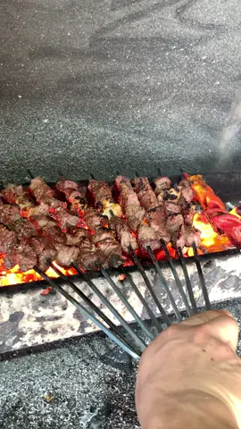 تكه محد شكه منها😂🥴 @ابراهيم الشبالي  #مطعم الريف ناحية القيارة قرية الجواعنة