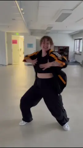 dc: me :) #monalisa #fyp #finnishtiktok #dance #dancer #choreography #4upage #tanssi #koreografia #chrisbrown #lojayandsarz #lojaymonalisa 
