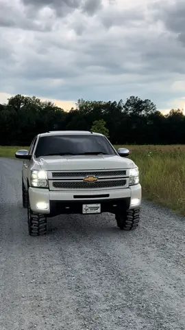 same dirt road , different rig😣 #fyp #foryou #viral #trucktok #detailing #foryoupage #LTZ #clean #silverado #boggers #bubba 