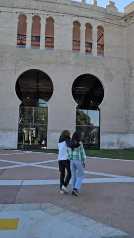 Visitando la Plaza de Toros de Real de San Carlos, Colonia, con Delmi. #life #vacaciones #holiday  #vacacionesinvierno  #plazadetoros  #coloniadelsacramento 