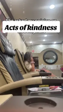 Met Brandi at a nail shop in vegas. She randomly approached me, (the shop was packed of people) she asked for my opinion on her wedding nails and turns out she was getting married that following monday at the same place i did. My nosey tail heard some of her phone convo! I just really wanted to pay it forward and may God bless her wedding and her marriage 🙏🏽 #actsofkindness #showinglovetomylocals #lovingweddingseason