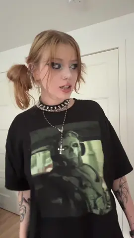 its not fun biting ur own lip piercings #madhatter #melaniemartinez #pivo